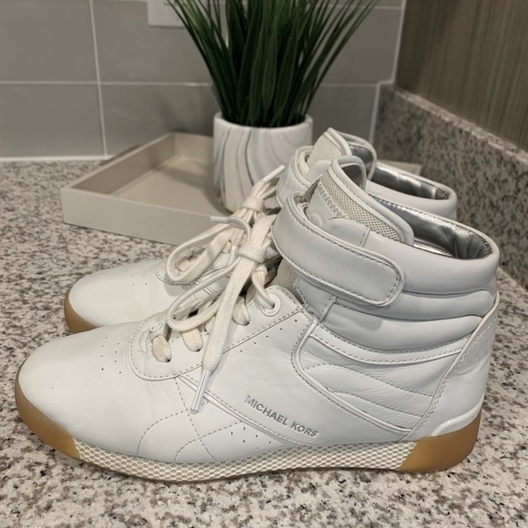 Michael Kors Sneakers - Picture 7 of 15